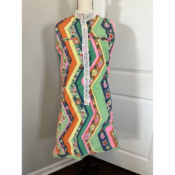 The Lilly Vintage Lilly Pulitzer Shift Dress Bright Colors Lace Detail - Picture 2 of 11